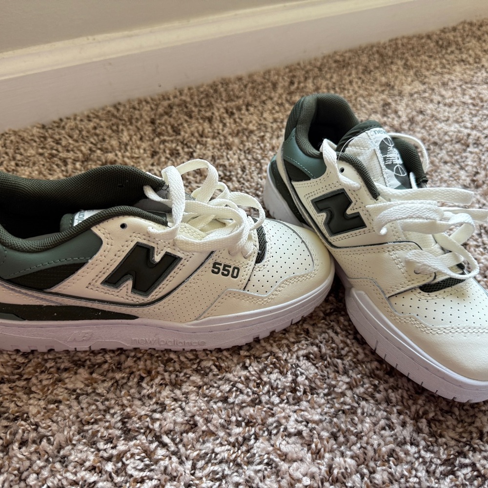 Women’s New Balance 550 Sneaker Angora Green and White Size 5